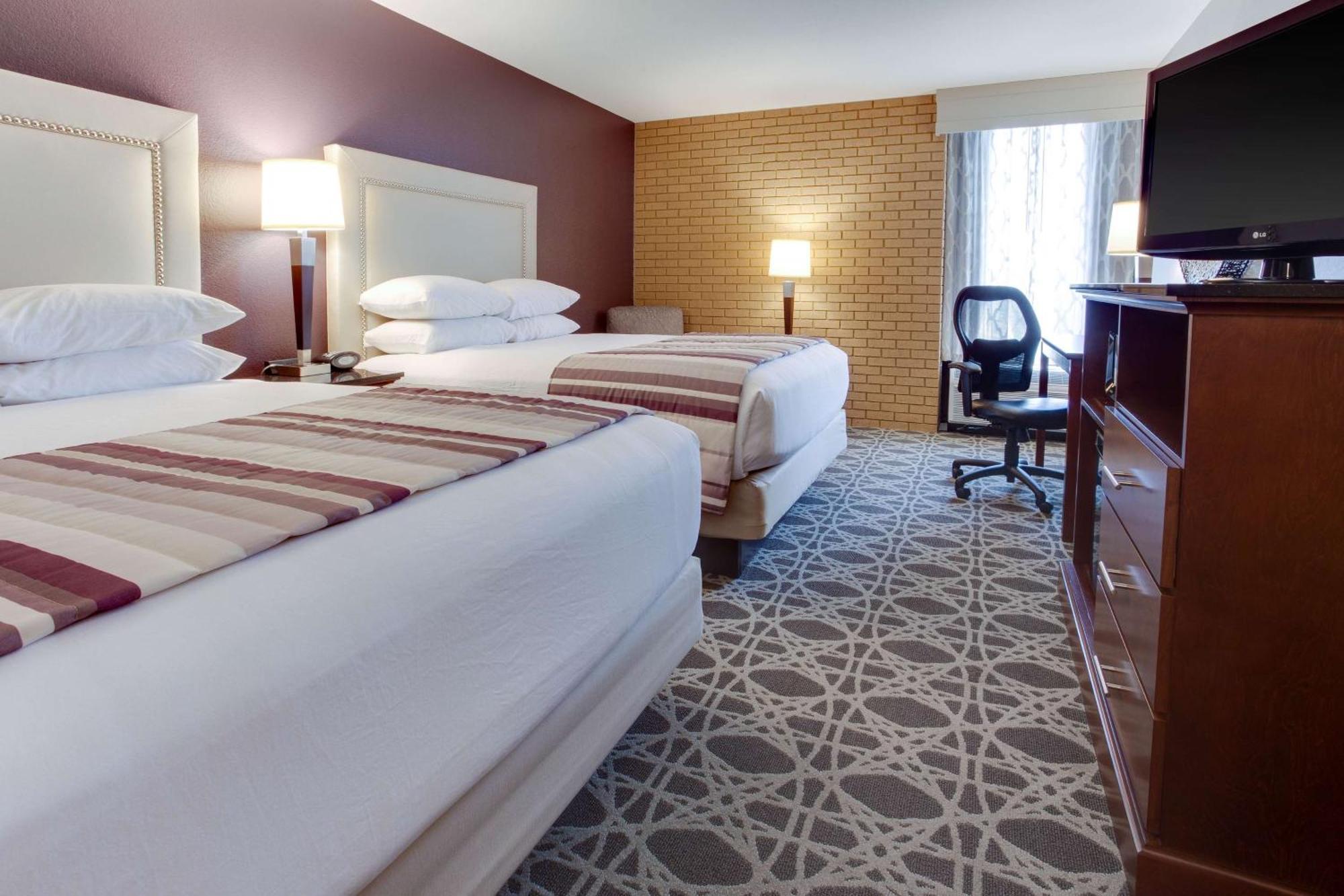 Hotel Drury & East Louisville
