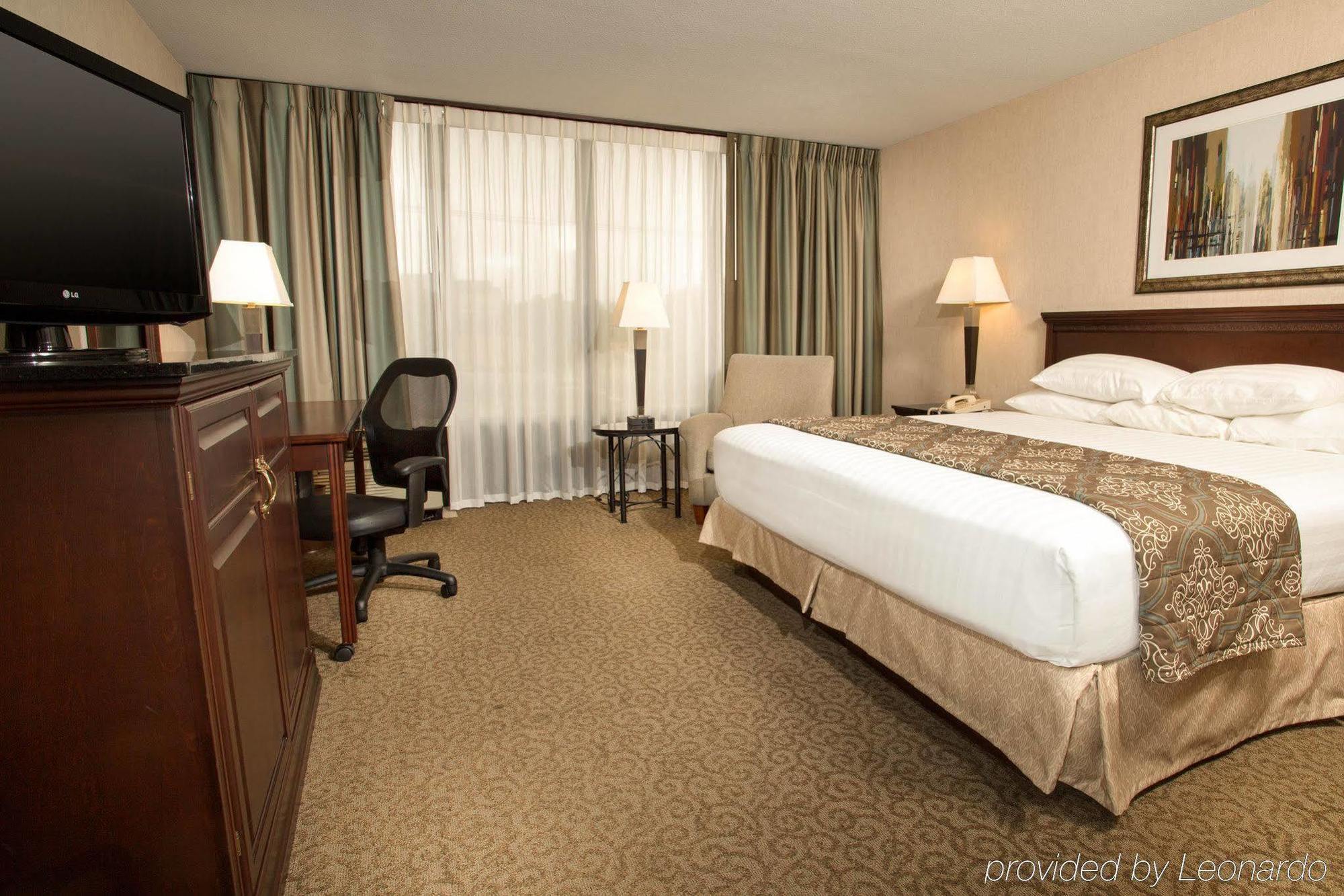 Drury & East Hotel 3*